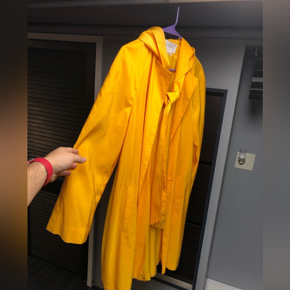 EUC- Portrait Yellow Jacket -Size M